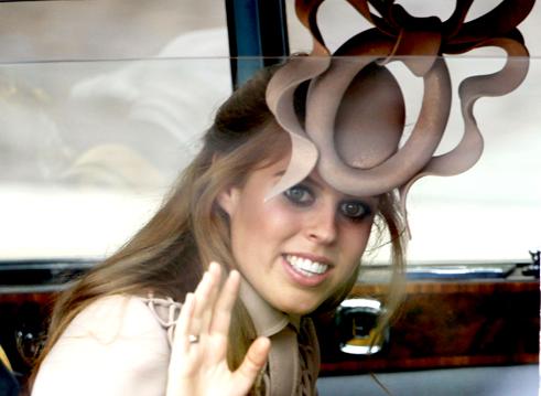 イギリス王室結婚式のケイトさんの帽子が凄い 極選 面白ニュース 動画速報